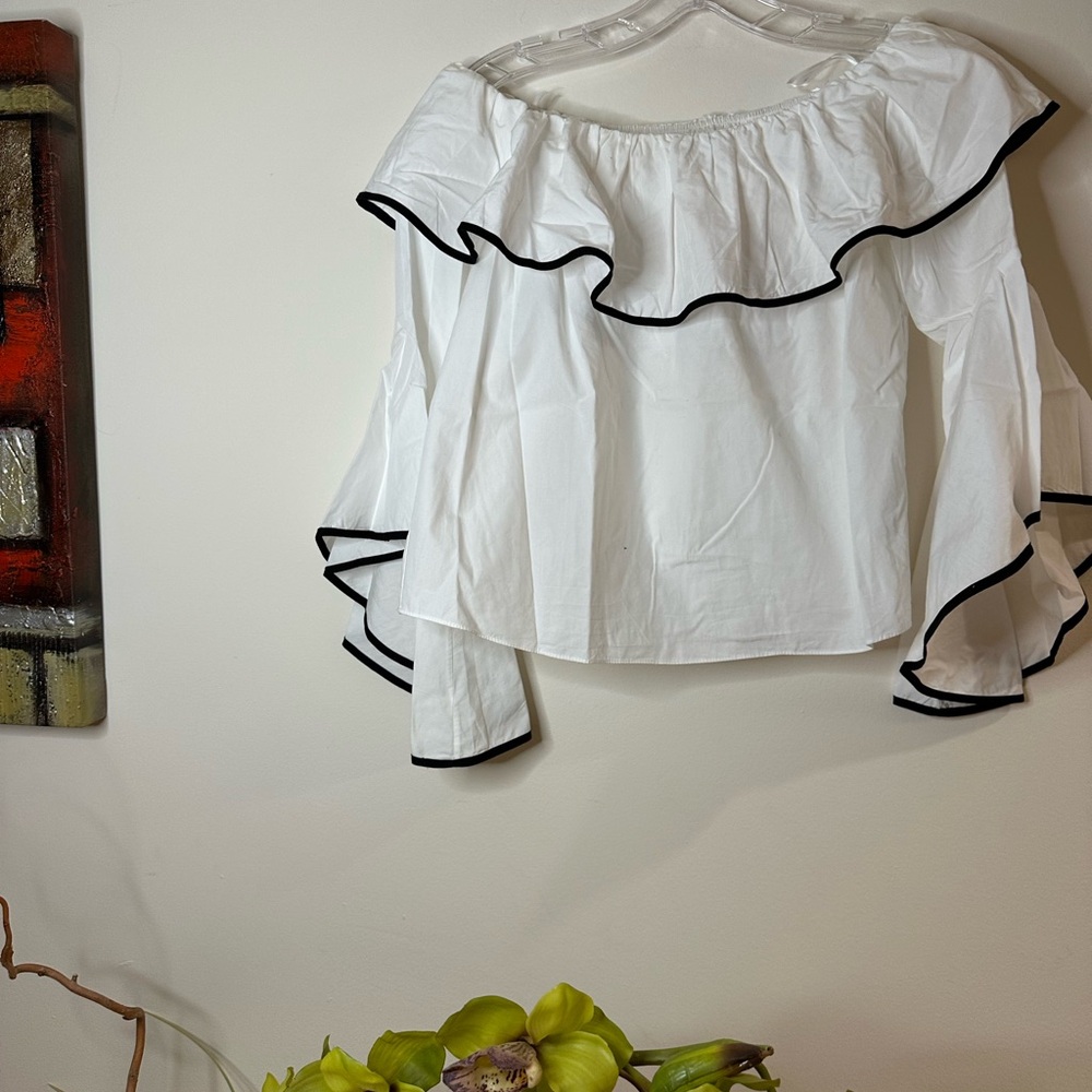 T78- Zara Ruffled Off-the-Shoulder Bishop Sleeve Blouse in White Black